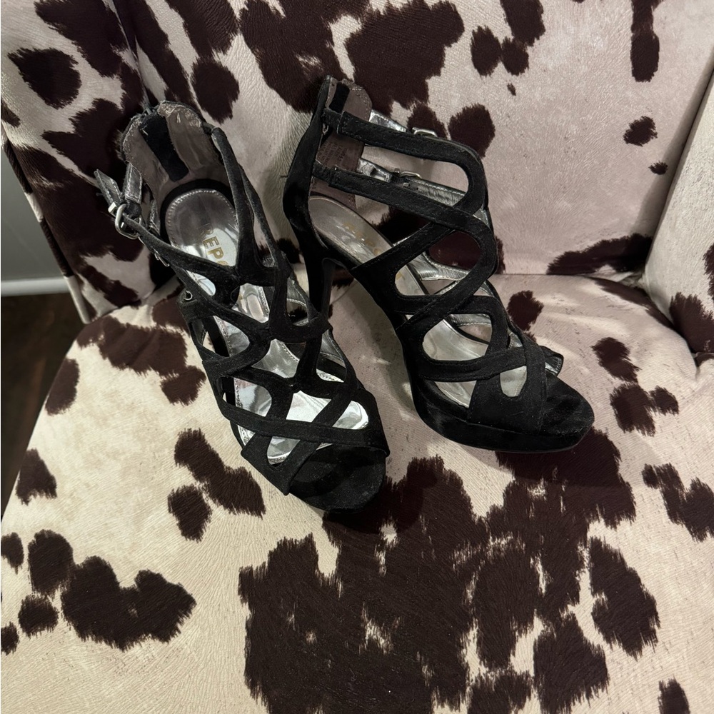 Report Heels